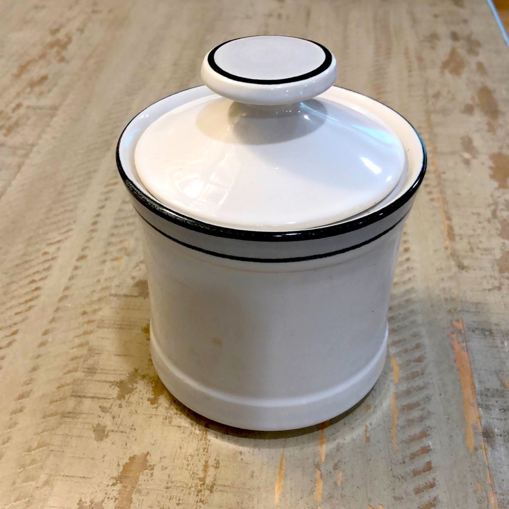 Sugar storage ceramic